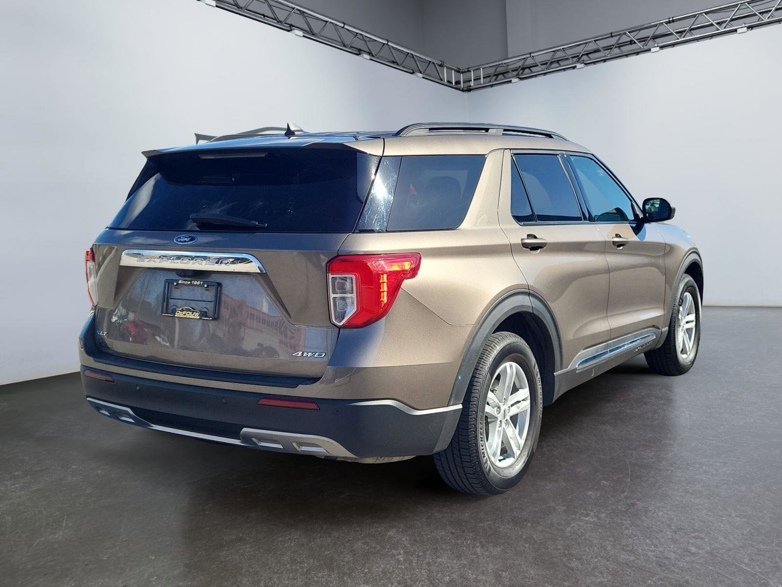 Used 2021 Ford Explorer XLT w/ Equipment Group 202A image 3