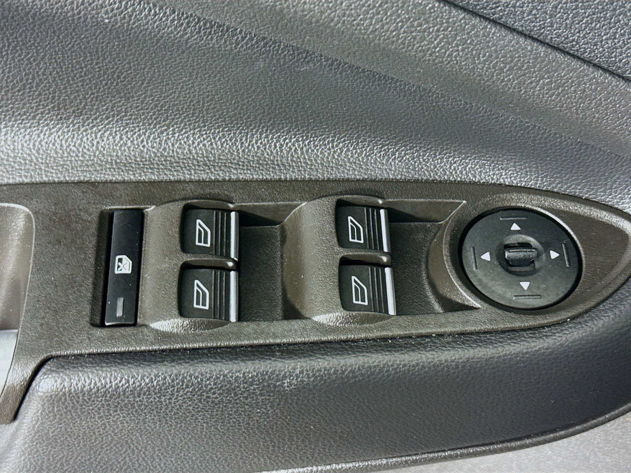 Used 2019 Ford Escape SEL image 24