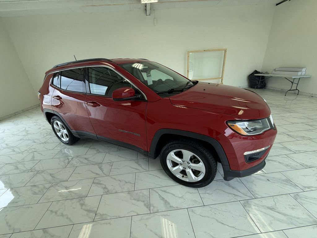Used 2019 Jeep Compass Latitude w/ Cold Weather Group FWD image 2