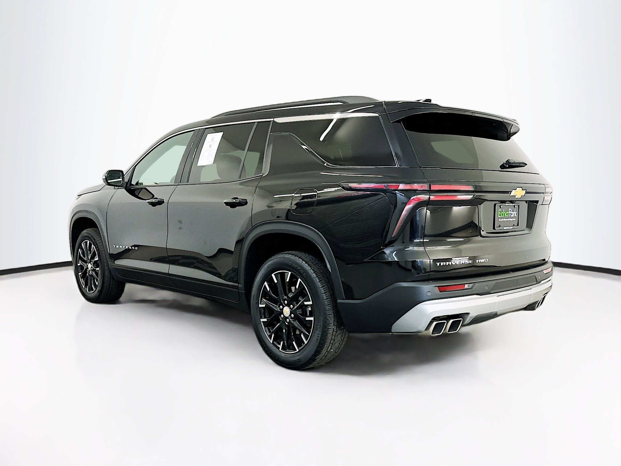 Used 2025 Chevrolet Traverse LT w/ Sun and Wheel Package image 5