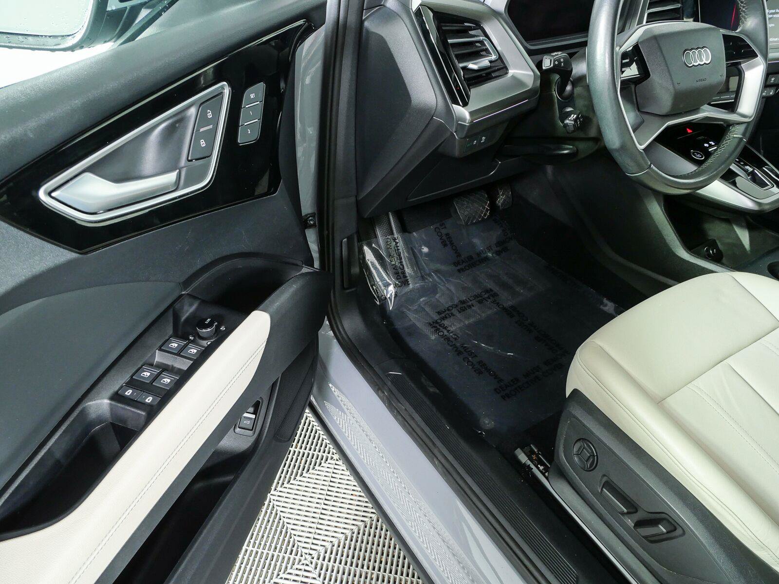 Used 2023 Audi Q4 e-tron Prestige AWD/4WD image 7