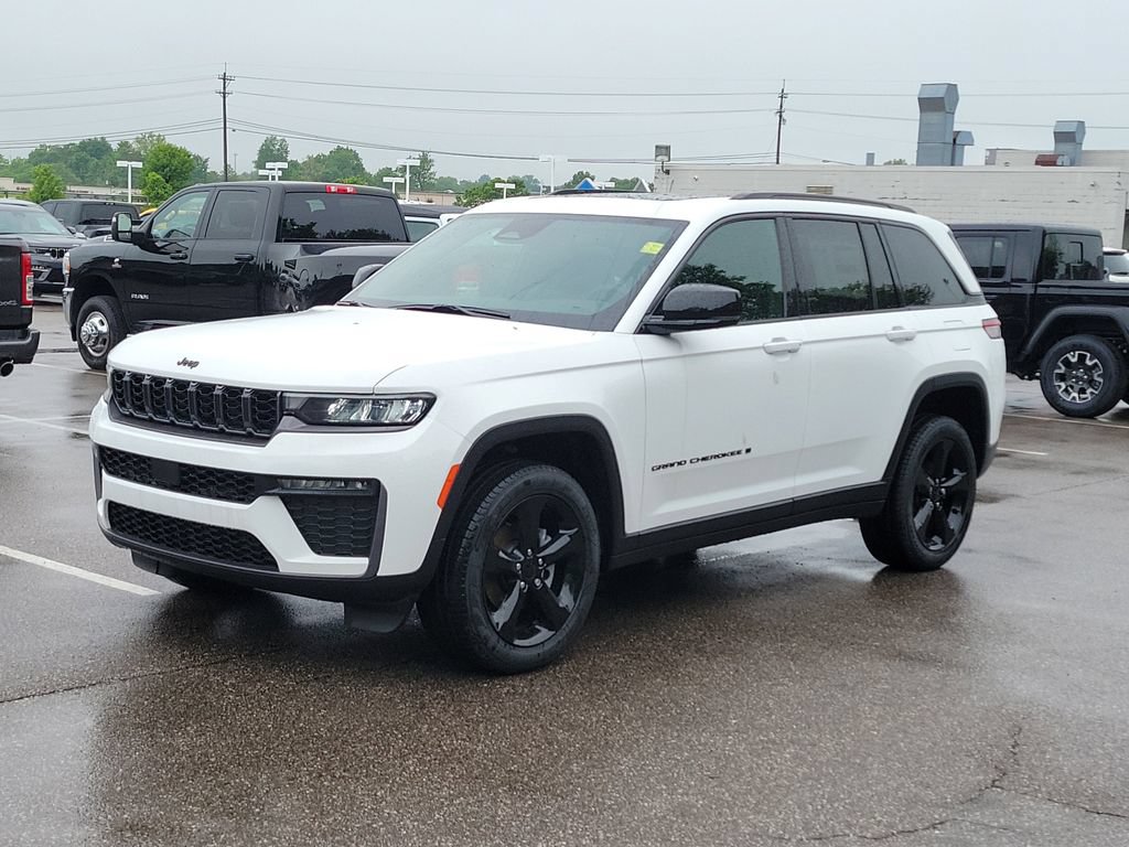 New 2026 Jeep Grand Cherokee Limited w/ Limited Altitude Package AWD/4WD image 2