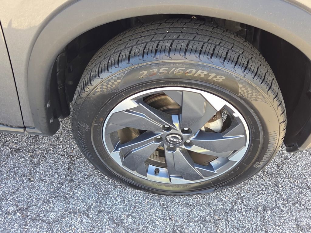 Used 2025 Nissan Rogue SV image 16