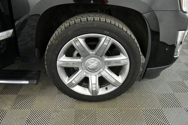 Used 2019 Cadillac Escalade ESV Premium Luxury image 21