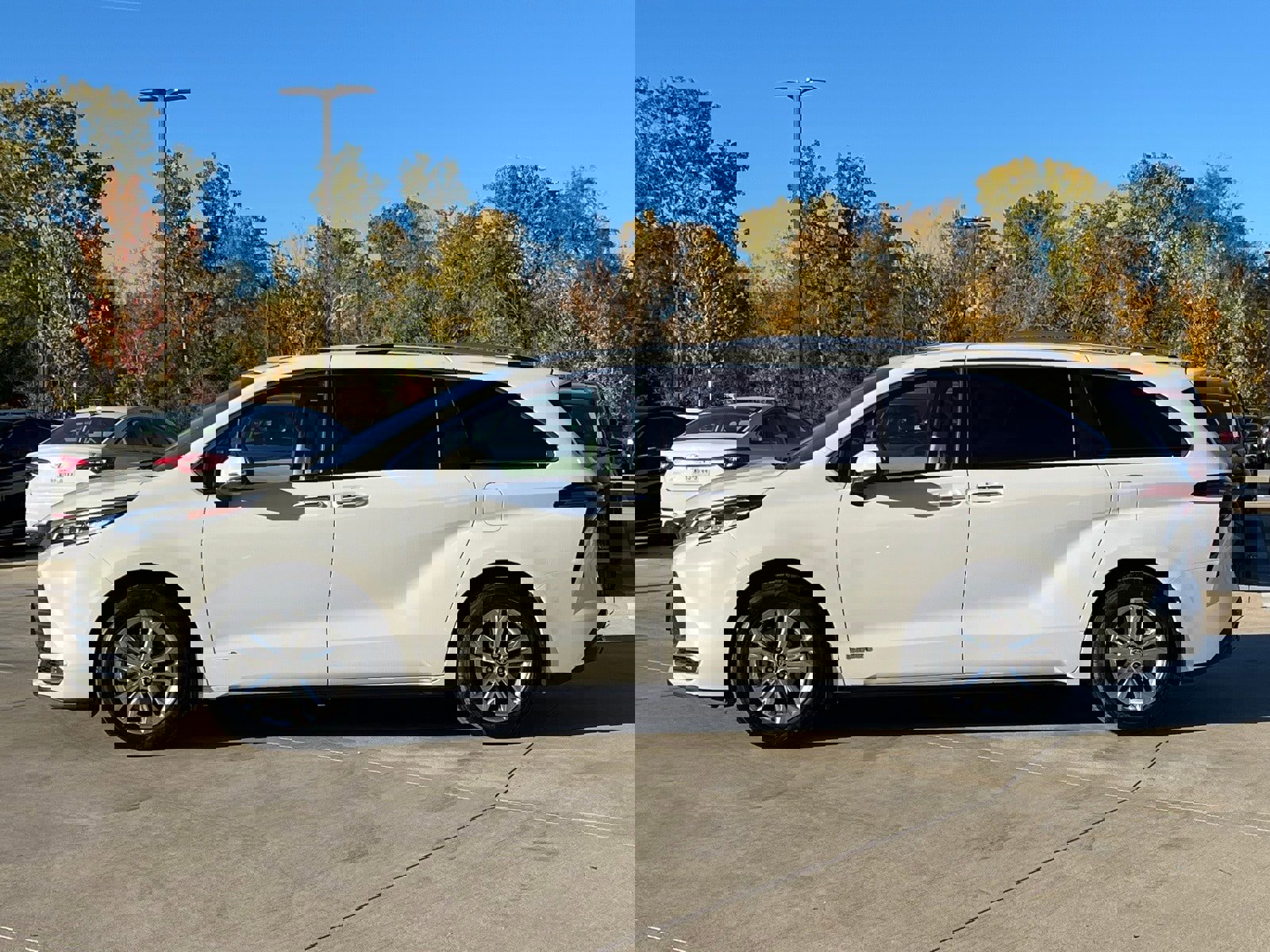 Used 2021 Toyota Sienna Platinum image 6