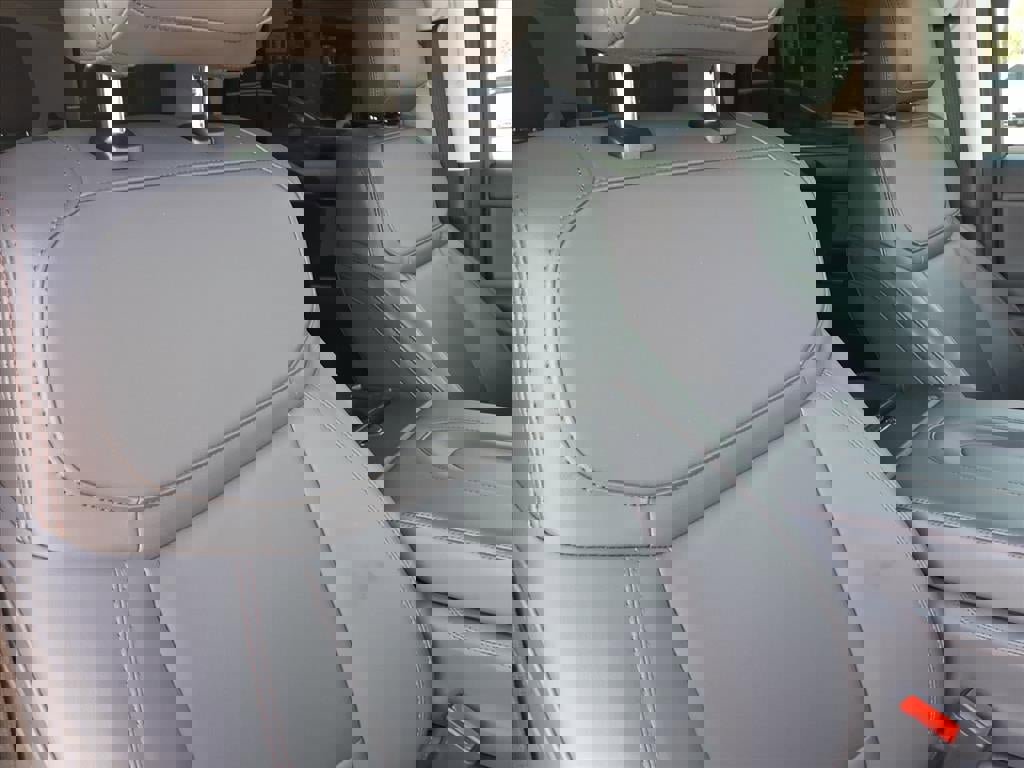 Used 2025 Ford Expedition Active image 12