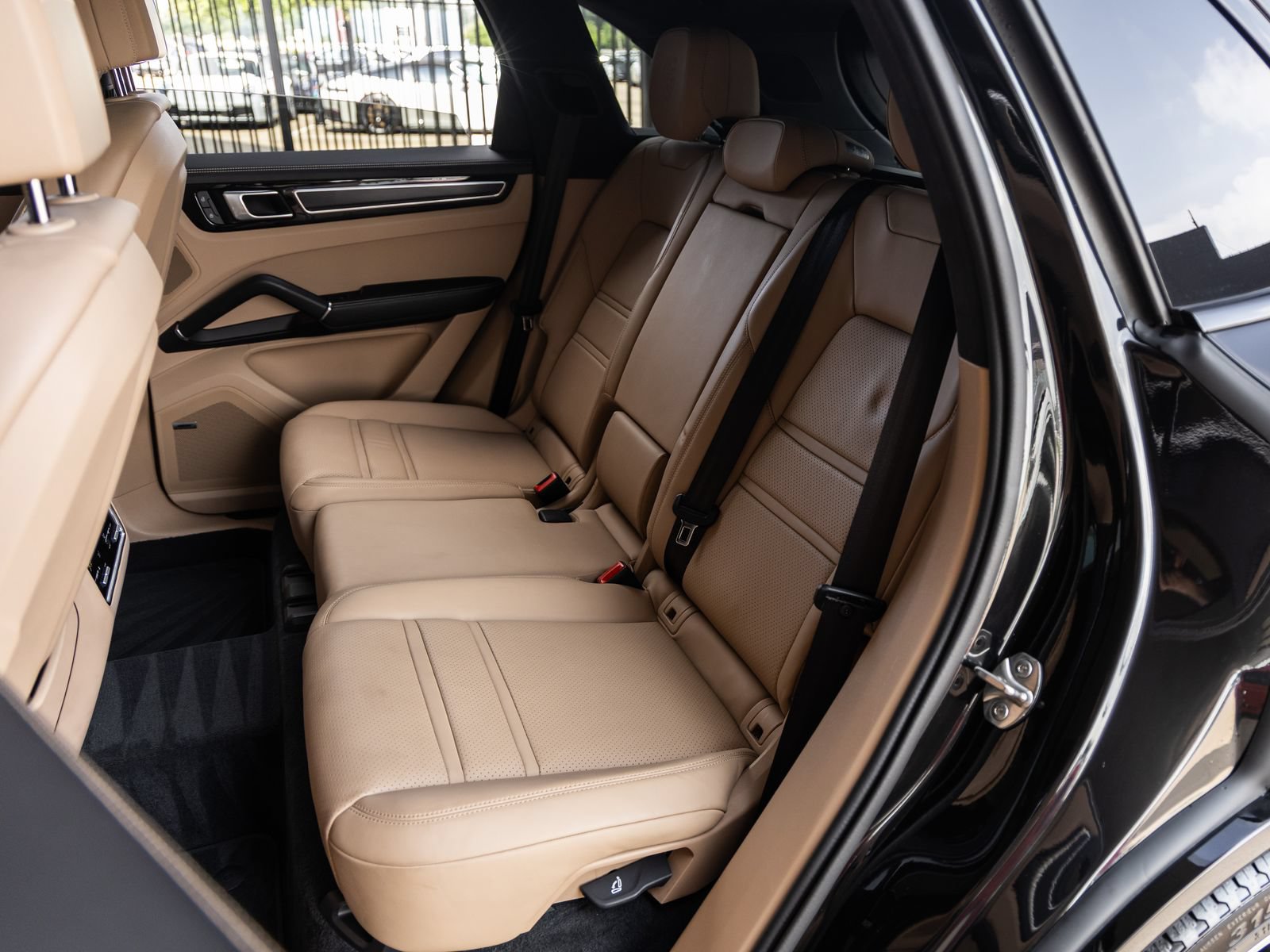 Certified 2023 Porsche Cayenne GTS AWD/4WD image 35