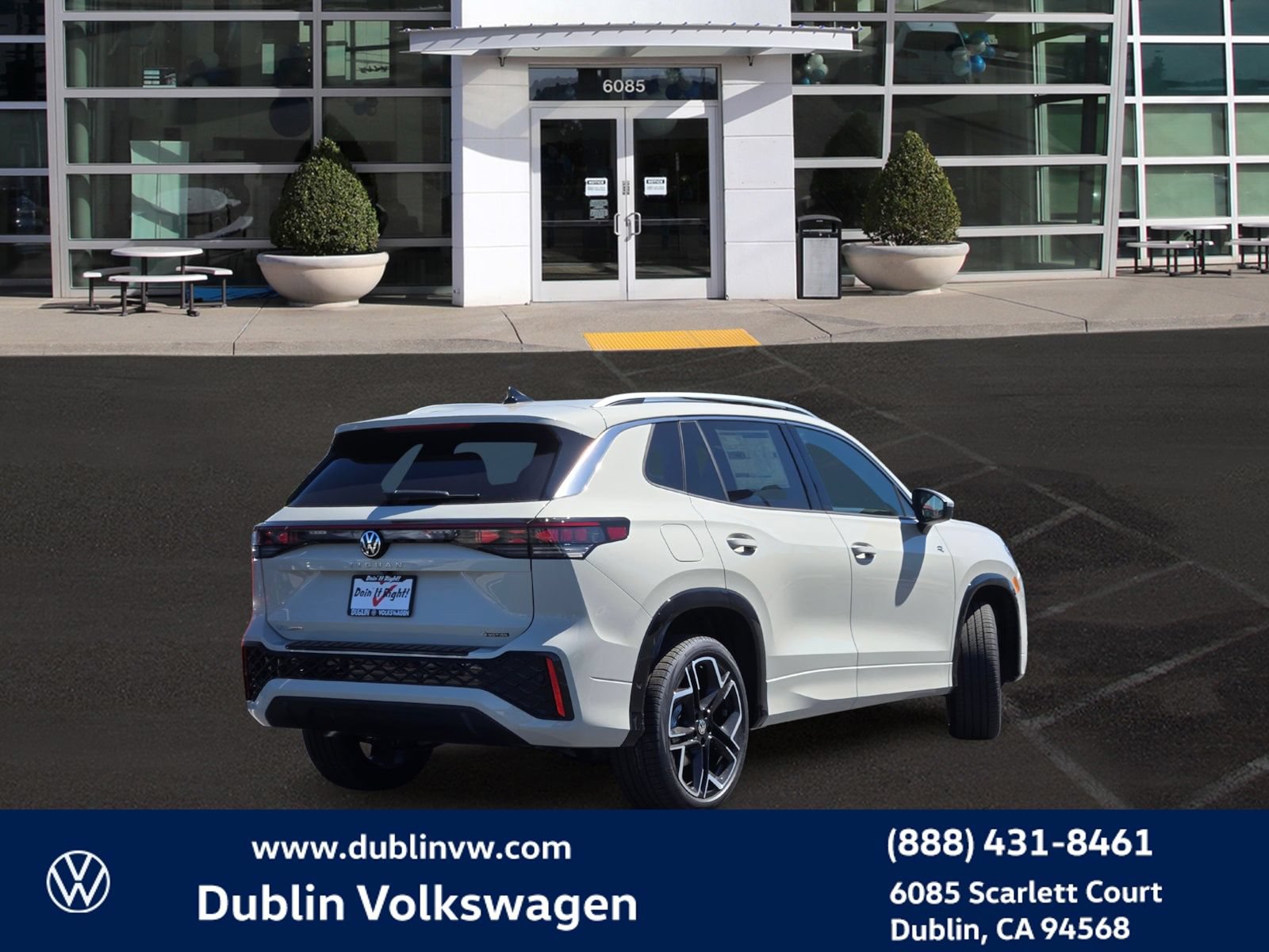 New 2026 Volkswagen Tiguan SEL R-Line AWD/4WD image 4