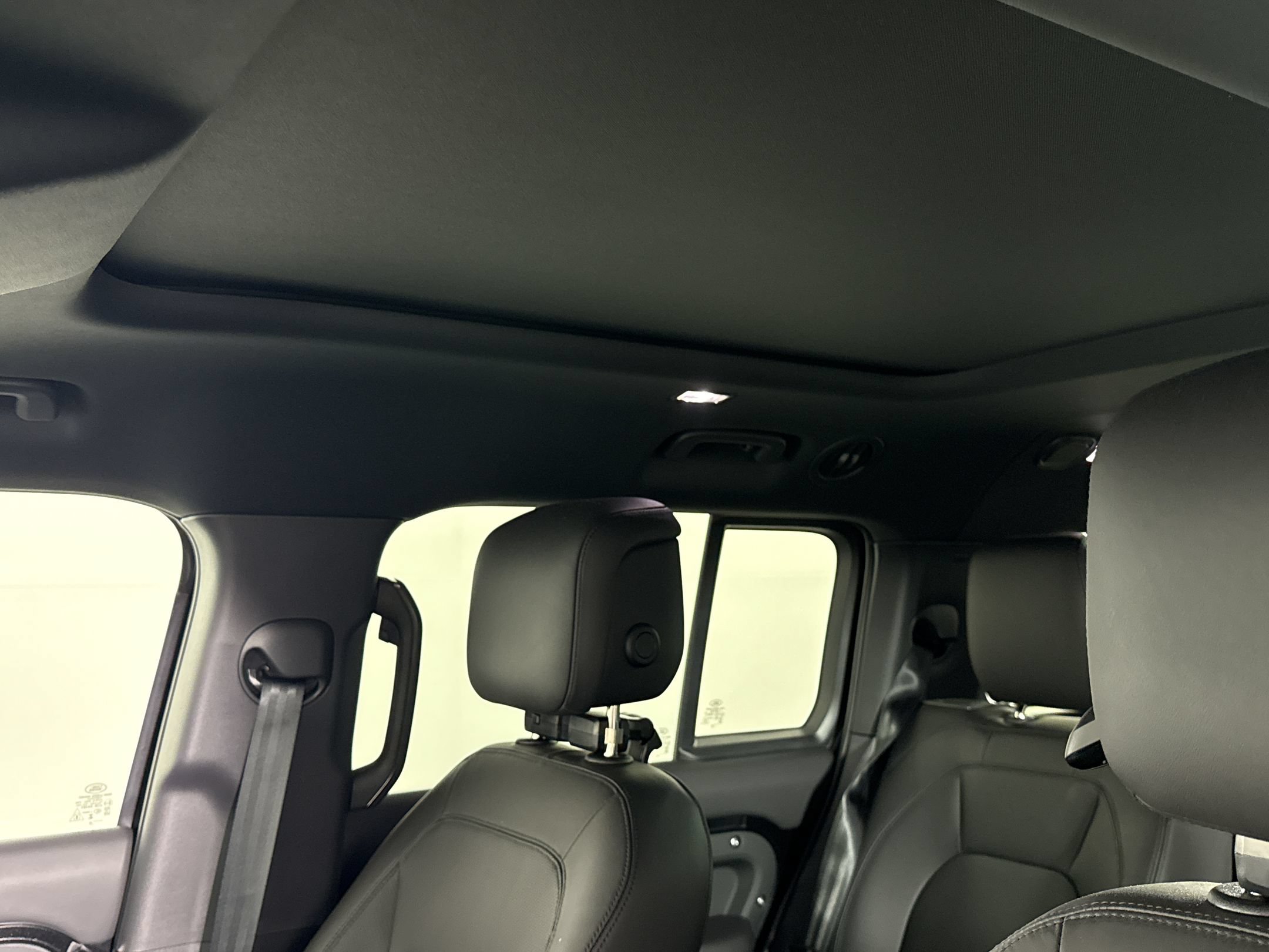New 2026 Land Rover Defender 130 X-Dynamic SE AWD/4WD image 21