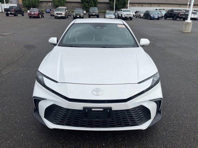 Used 2025 Toyota Camry SE image 2