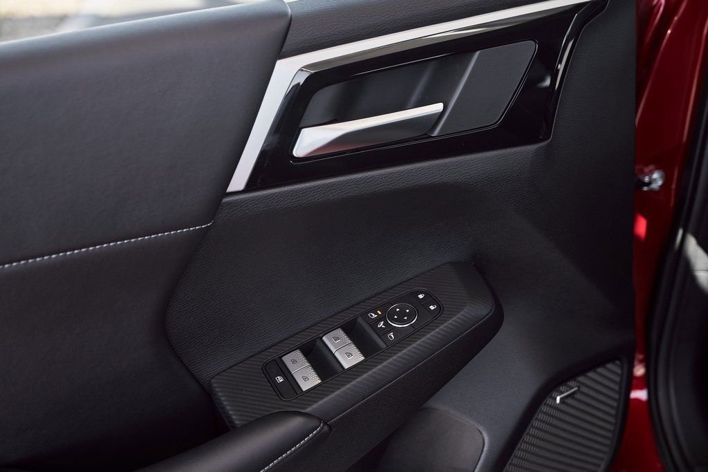 Used 2025 Mitsubishi Outlander SE FWD image 19