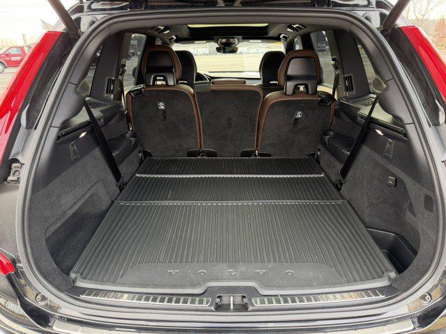 Used 2024 Volvo XC90 B5 Plus w/ Protection Package Premier image 7