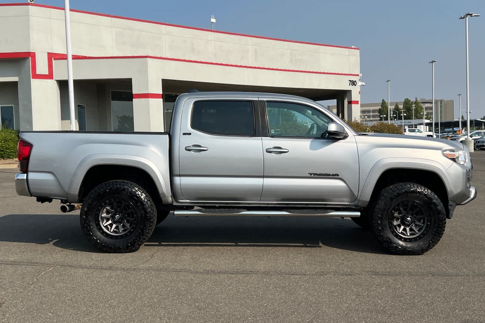 Used 2020 Toyota Tacoma SR5 w/ Blackout Package RWD image 6