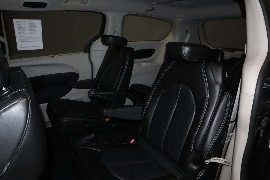 Used 2023 Chrysler Pacifica Touring-L FWD image 18