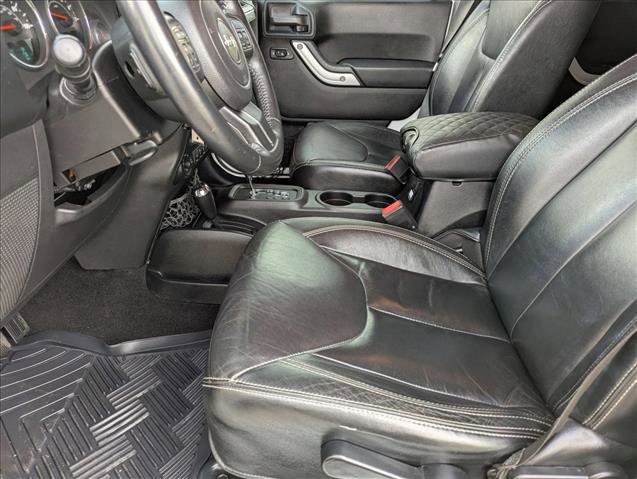 Used 2014 Jeep Wrangler Unlimited Sahara w/ Max Tow Package AWD/4WD image 15