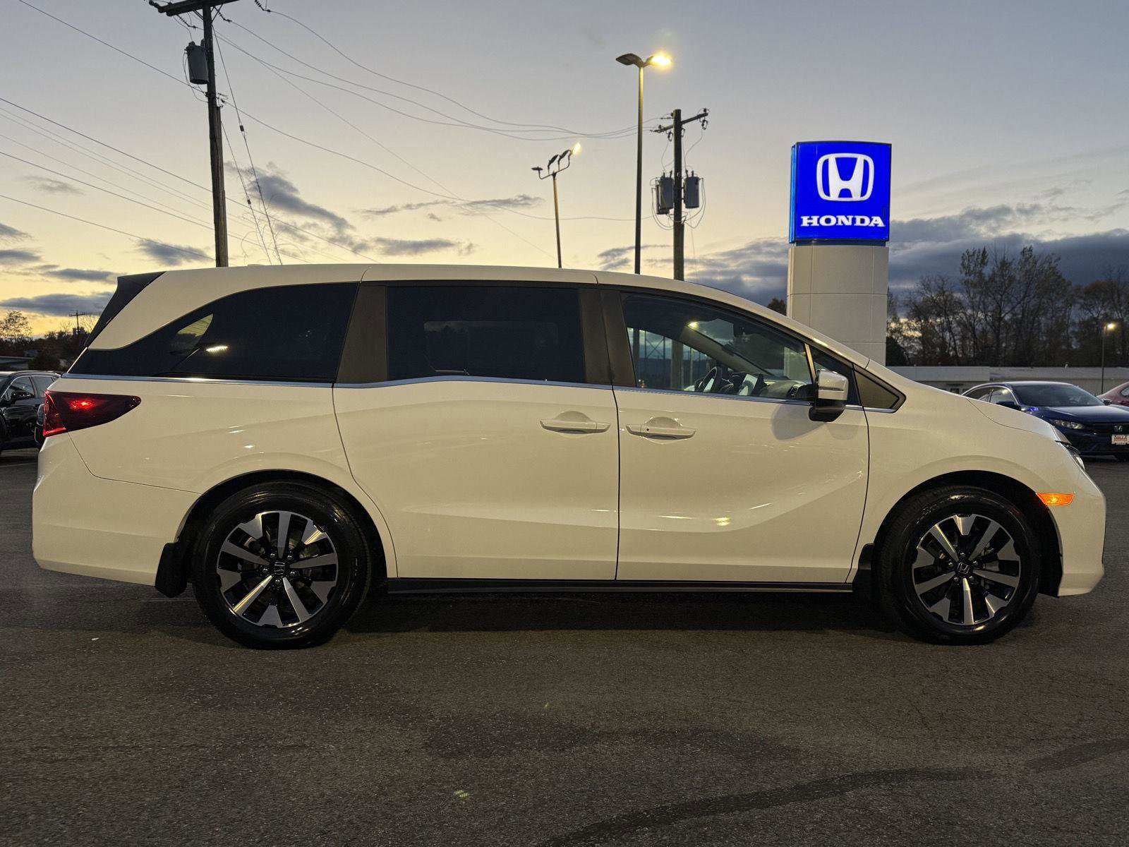 Certified 2026 Honda Odyssey EX-L image 4