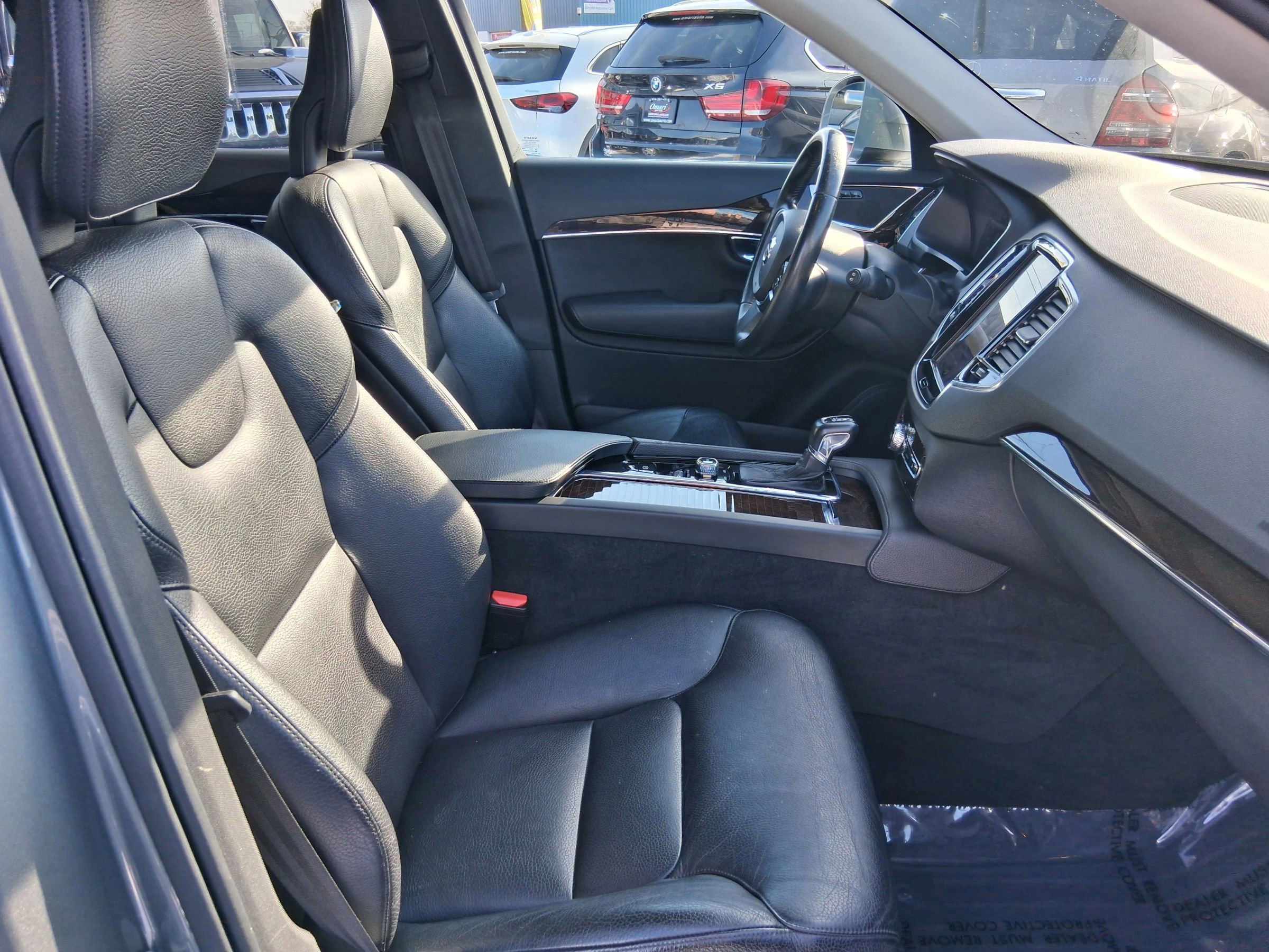 Used 2016 Volvo XC90 T6 Momentum w/ Momentum Plus Package image 19