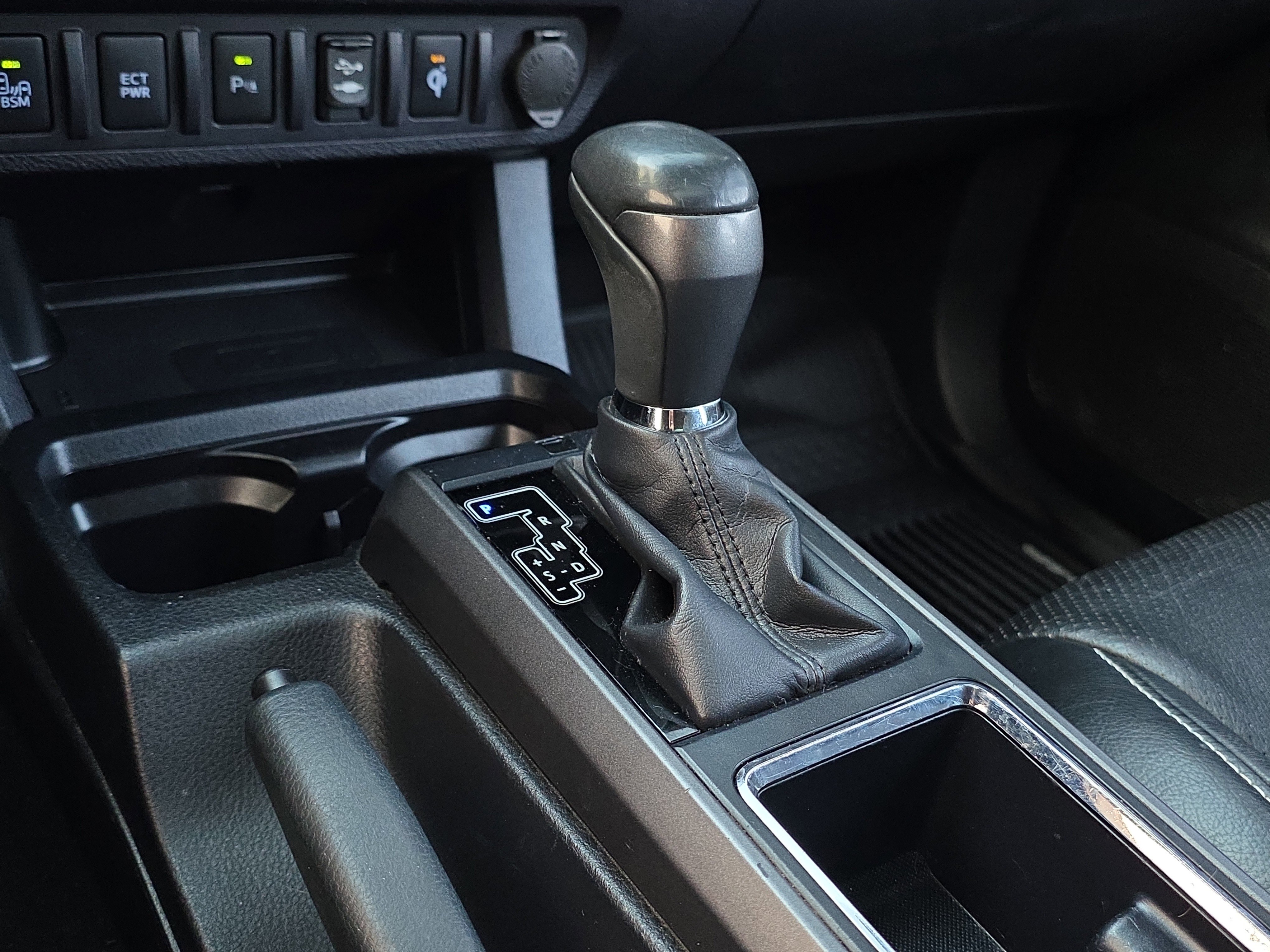 Used 2017 Toyota Tacoma TRD Sport w/ Premium & Technology Package AWD/4WD image 29