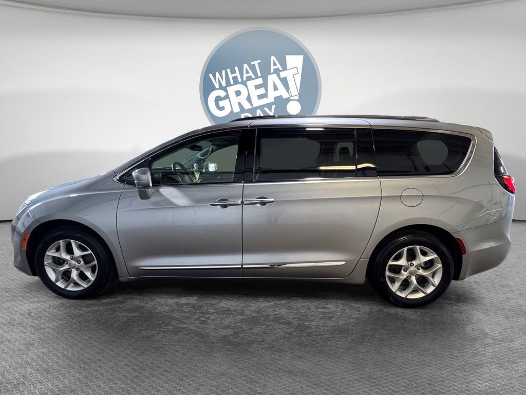 Used 2020 Chrysler Pacifica Touring-L Plus w/ Tire & Wheel Group FWD image 7