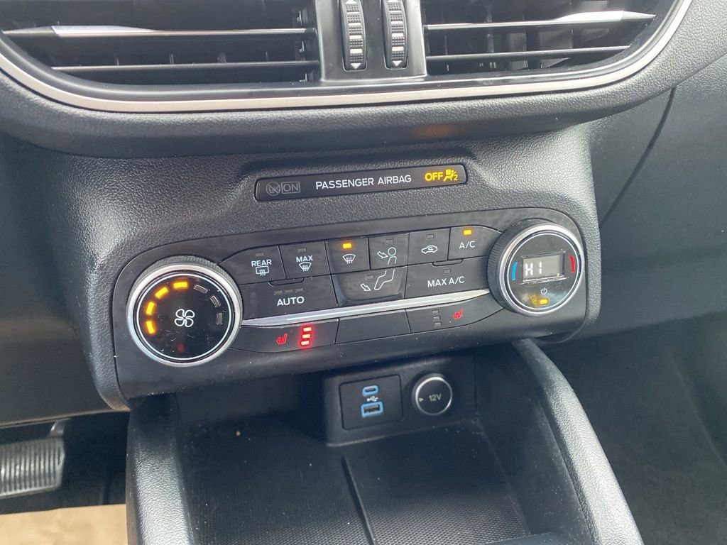 Used 2020 Ford Escape SE image 18