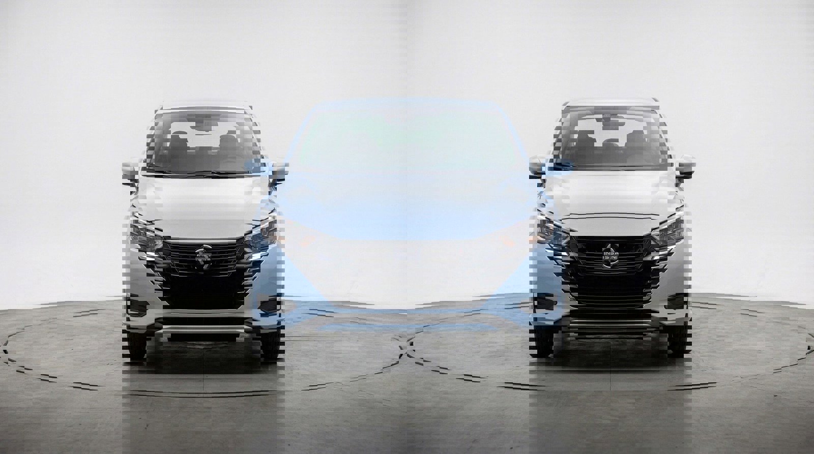 Used 2025 Nissan Versa SV image 2