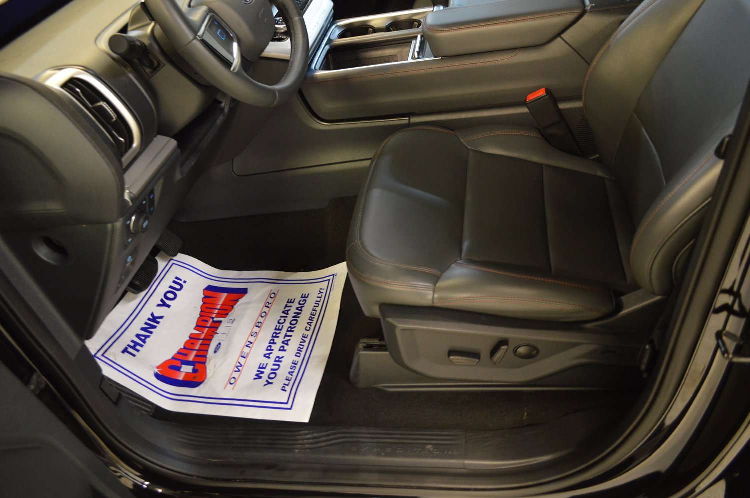 Used 2025 Ford Expedition Active image 16