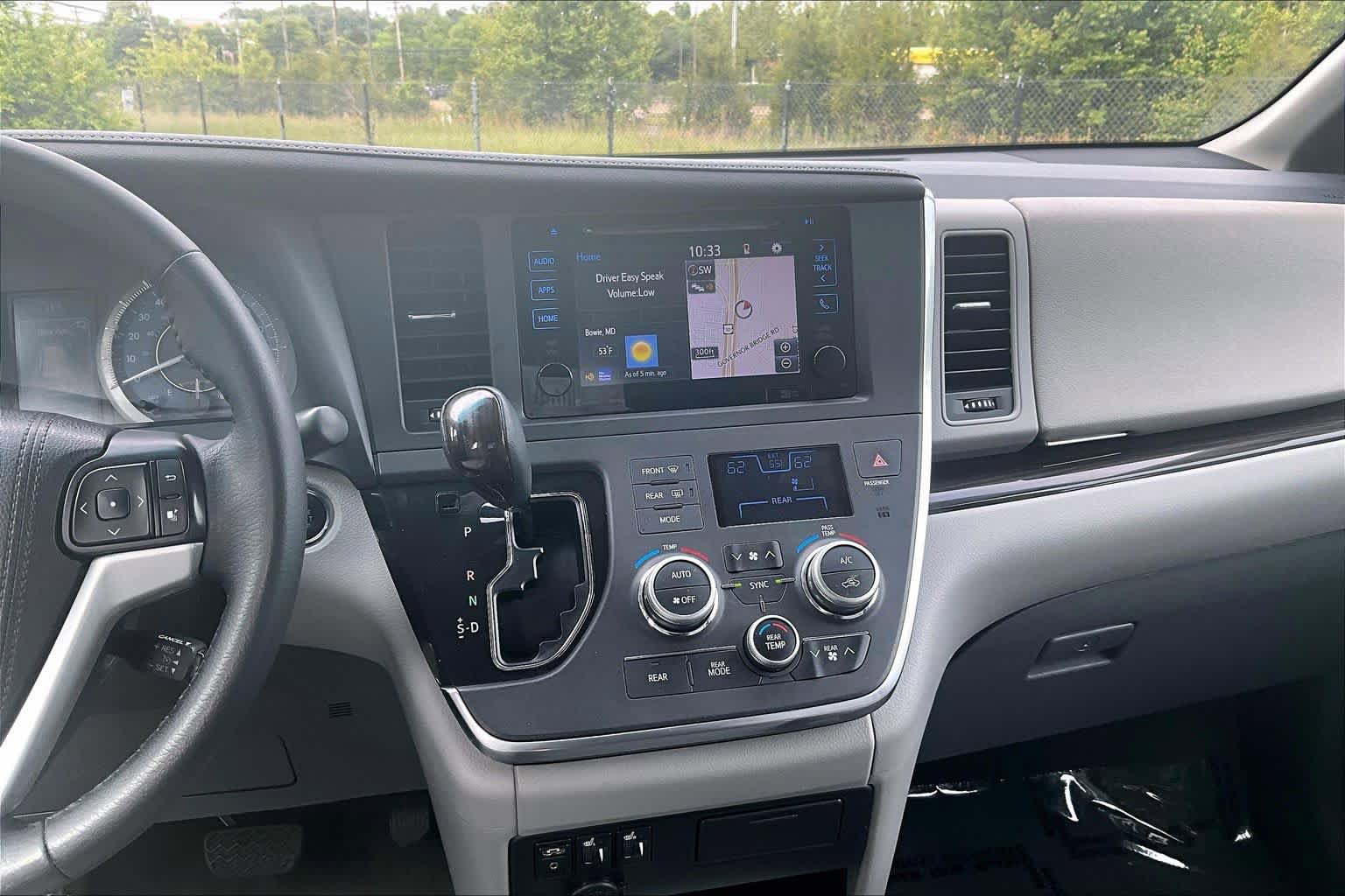 Used 2017 Toyota Sienna XLE w/ XLE Navigation Package FWD image 7