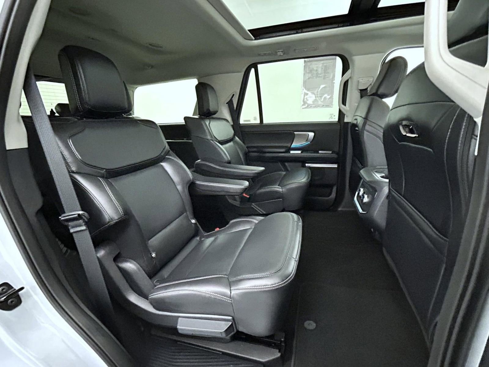 Used 2025 Ford Expedition Platinum AWD/4WD image 20