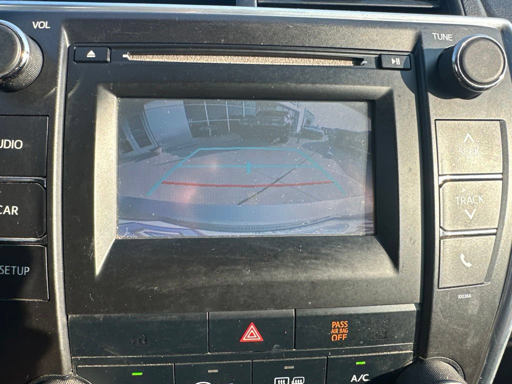 Used 2015 Toyota Camry SE FWD image 13