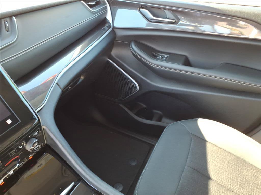 Used 2021 Jeep Grand Cherokee L Laredo w/ Luxury Tech Group I AWD/4WD image 24