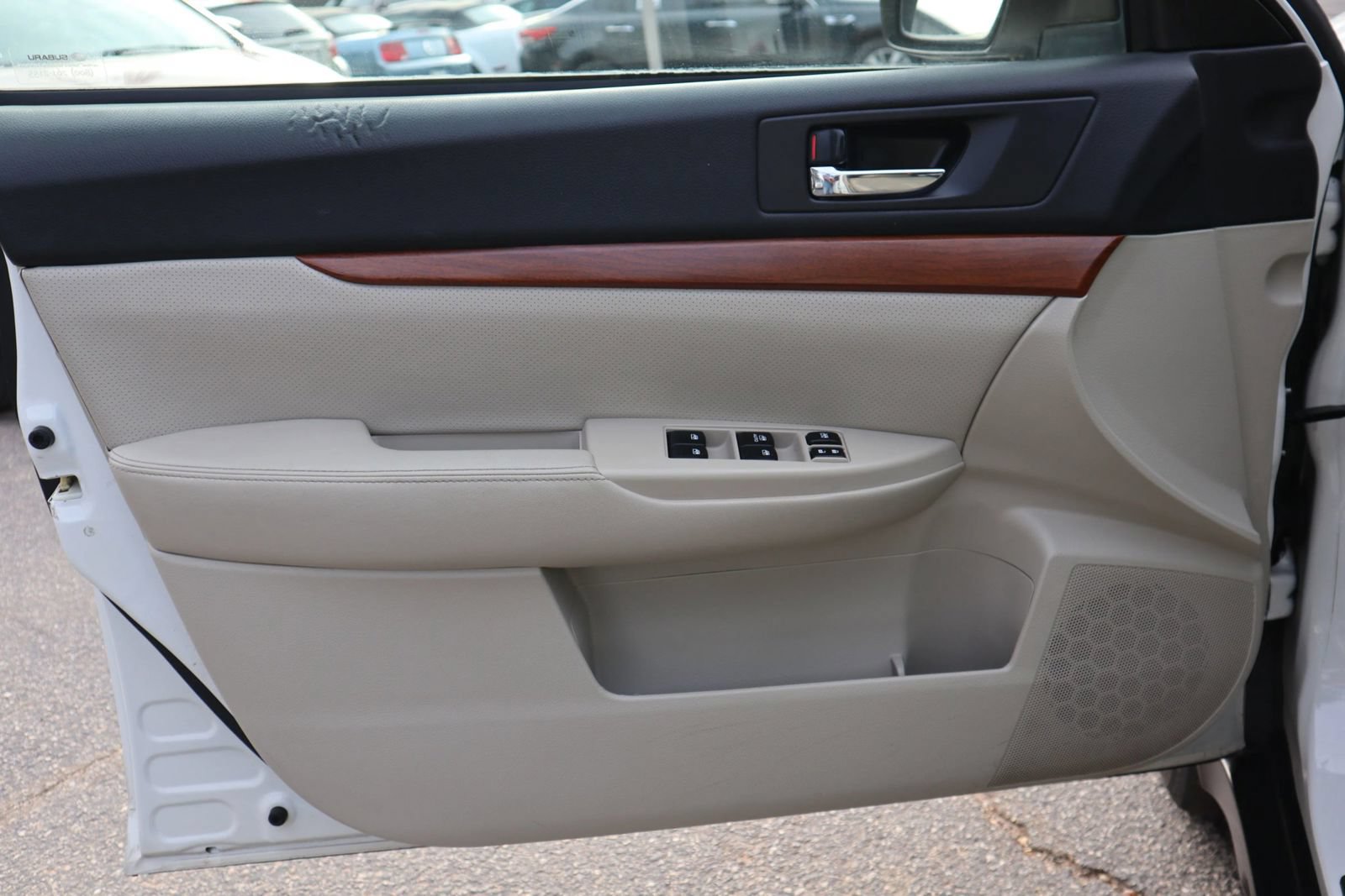 Used 2014 Subaru Outback 2.5i Limited AWD/4WD image 7
