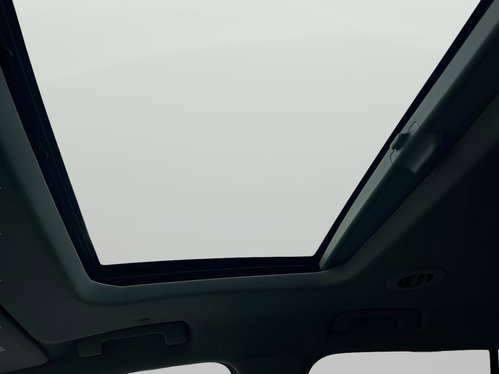 Used 2020 Chevrolet Traverse LT w/ LT Premium Package image 28