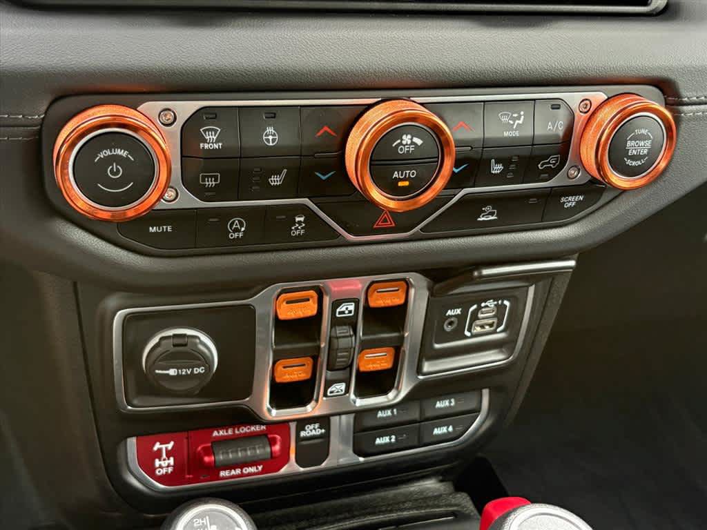 Used 2024 Jeep Gladiator Mojave w/ Technology Group AWD/4WD image 15