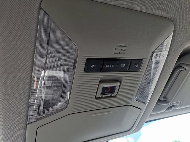 Used 2025 Toyota RAV4 XLE AWD/4WD image 26