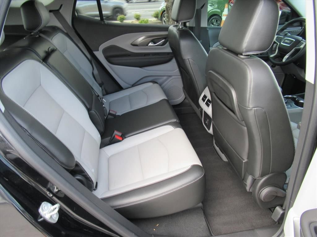 Used 2023 GMC Terrain SLT w/ Infotainment Package II FWD image 32