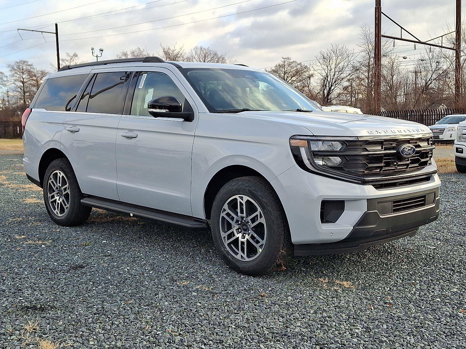 New 2025 Ford Expedition Active image 2