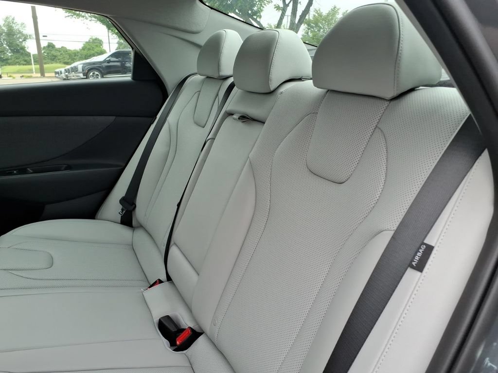 New 2026 Hyundai Elantra Limited FWD image 10