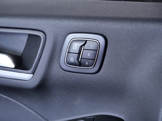 Certified 2025 Ford Escape Platinum AWD/4WD image 28