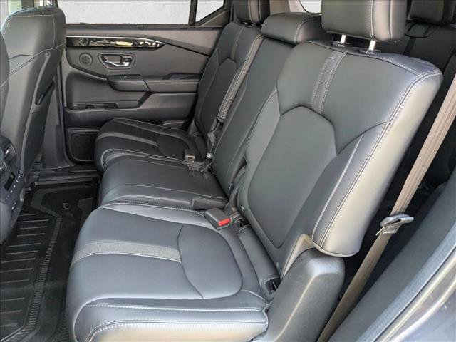 Used 2025 Honda Pilot Touring image 19