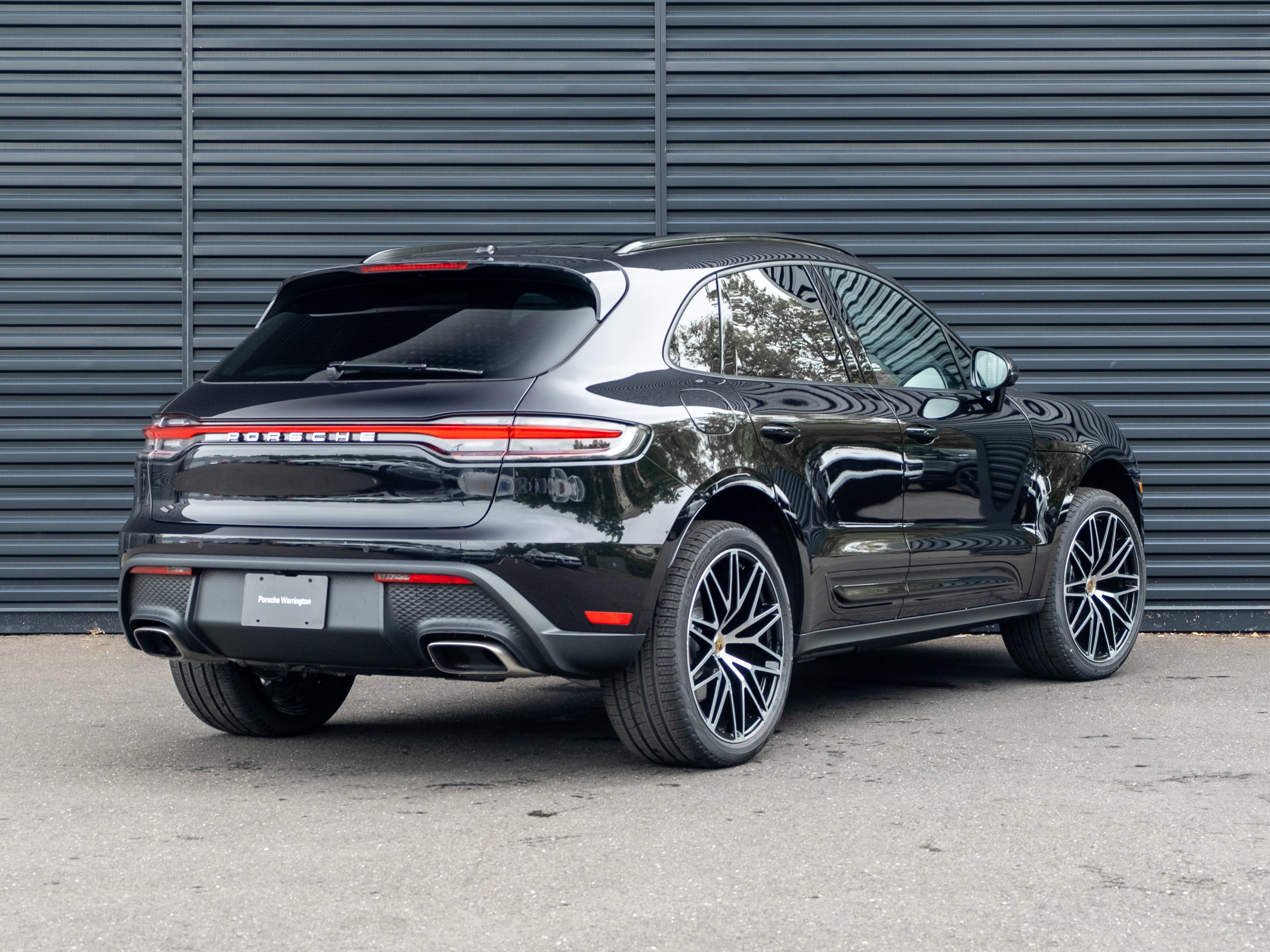 Certified 2025 Porsche Macan image 8