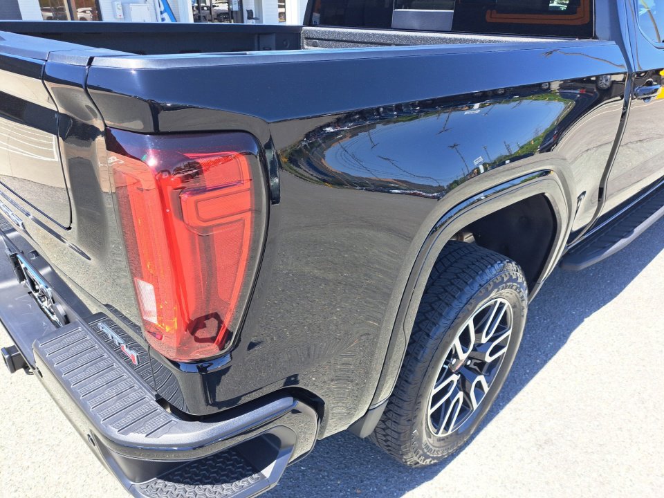 Certified 2025 GMC Sierra 1500 AT4 w/ AT4 Premium Package AWD/4WD image 19