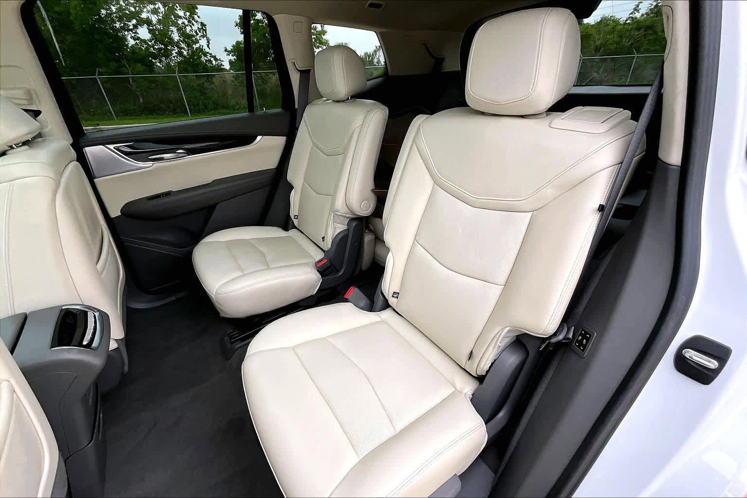 Used 2022 Cadillac XT6 Premium Luxury w/ Technology Package FWD image 21