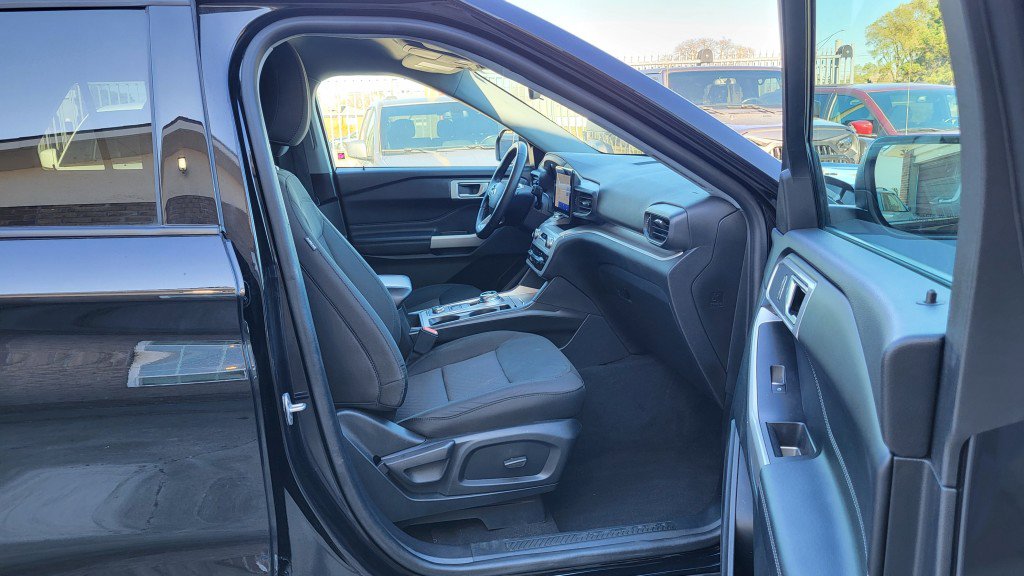 Used 2022 Ford Explorer XLT image 19