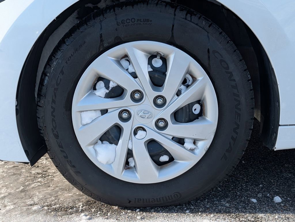 Used 2017 Hyundai Elantra SE image 15