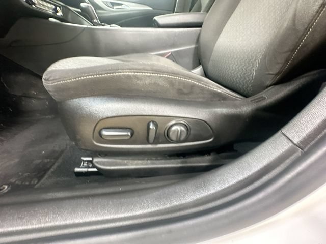 Used 2018 Buick Regal Preferred FWD image 15