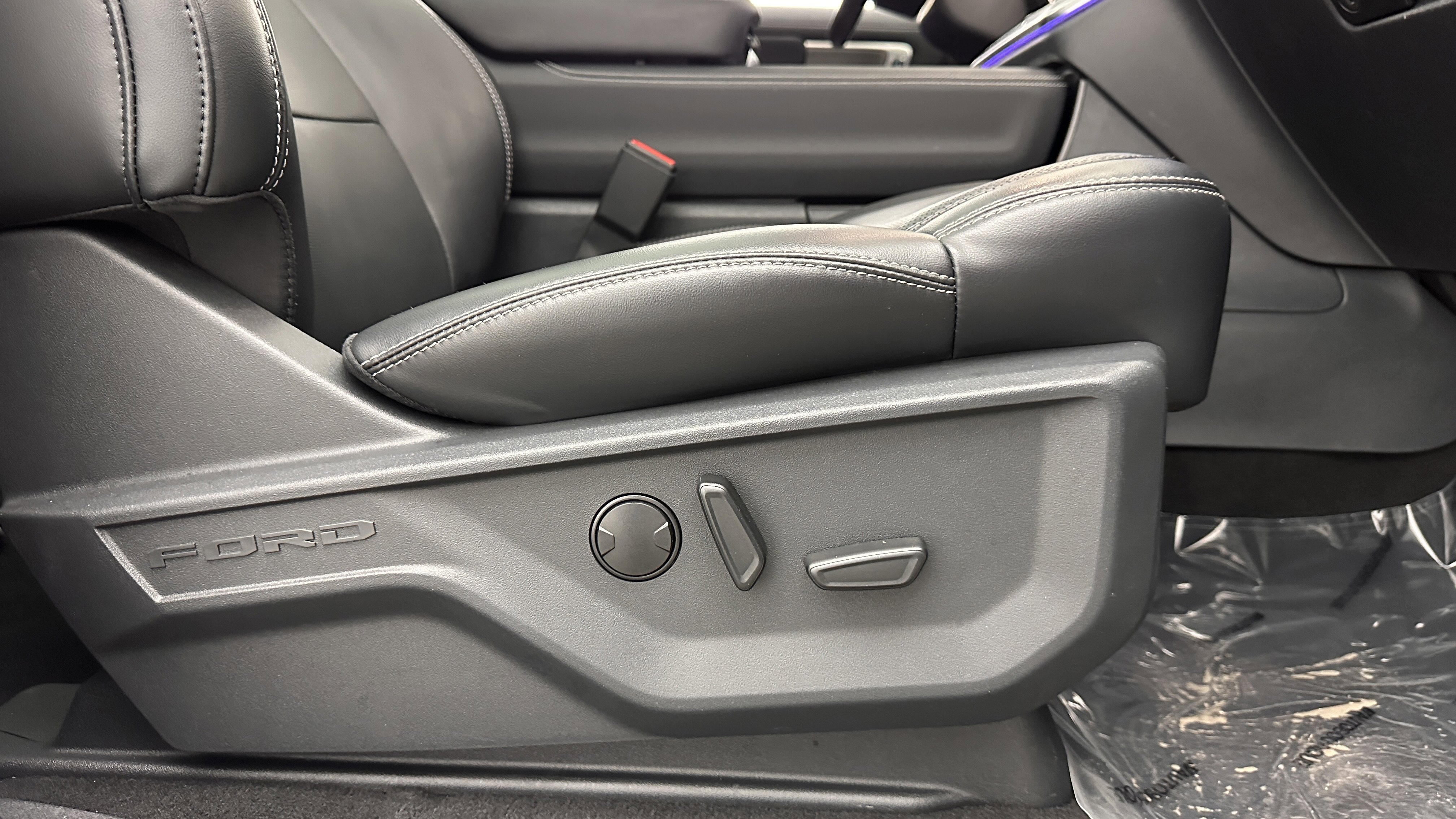 Used 2025 Ford Expedition Platinum image 40