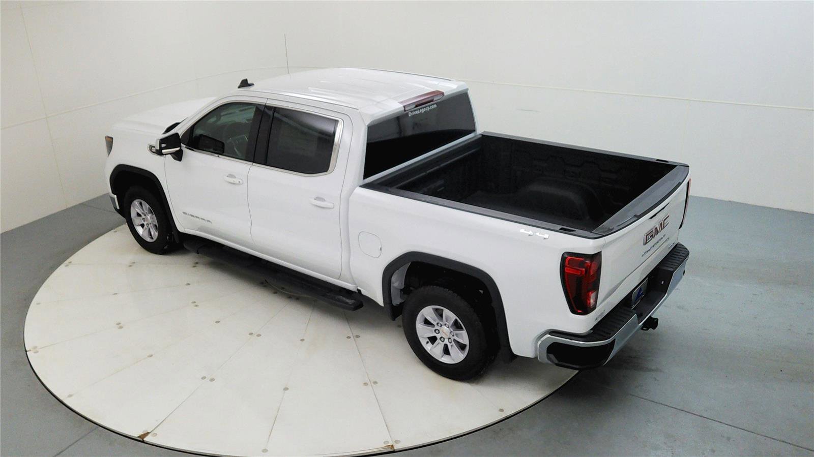 New 2026 GMC Sierra 1500 SLE image 14