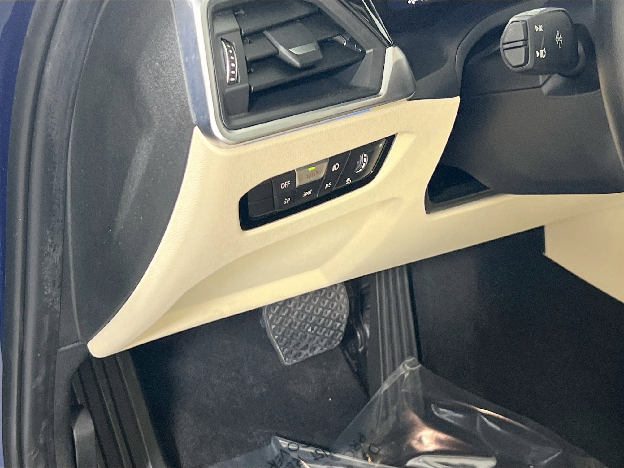 Used 2022 BMW 330e xDrive w/ Driving Assistance Package image 10