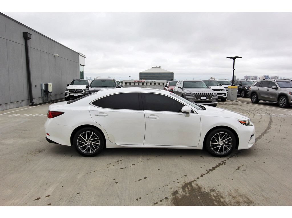 Used 2017 Lexus ES 350 w/ Luxury Package FWD image 5