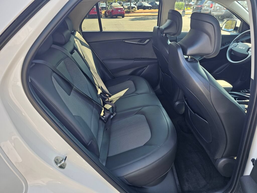 Certified 2024 Kia Niro Wind w/ Wind Preserve Package FWD image 26
